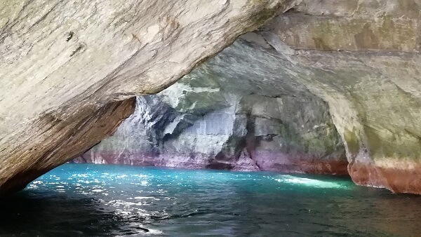 天からの贈り物 刹那のきらめき 堂ヶ島天窓洞 青の洞窟 光注ぐ神秘の海に浮かぶ洞くつ 静岡県伊豆の絶景 絶景クルマ旅 日本一周 人気 定番の観光名所から秘境 マイナー ｂ級スポットまで
