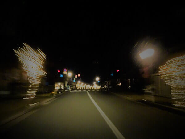 夜道のドライブ
