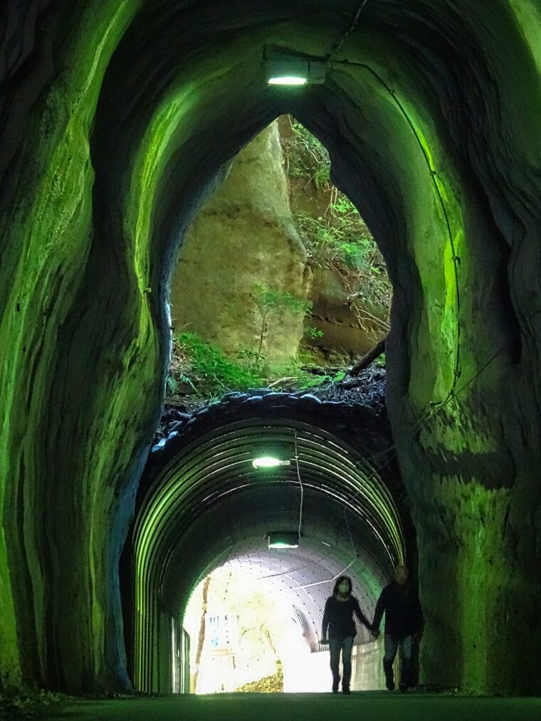 素掘り二層式トンネル（向山・共栄トンネル）