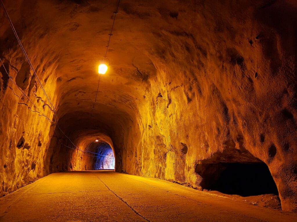 奥米隧道トンネル