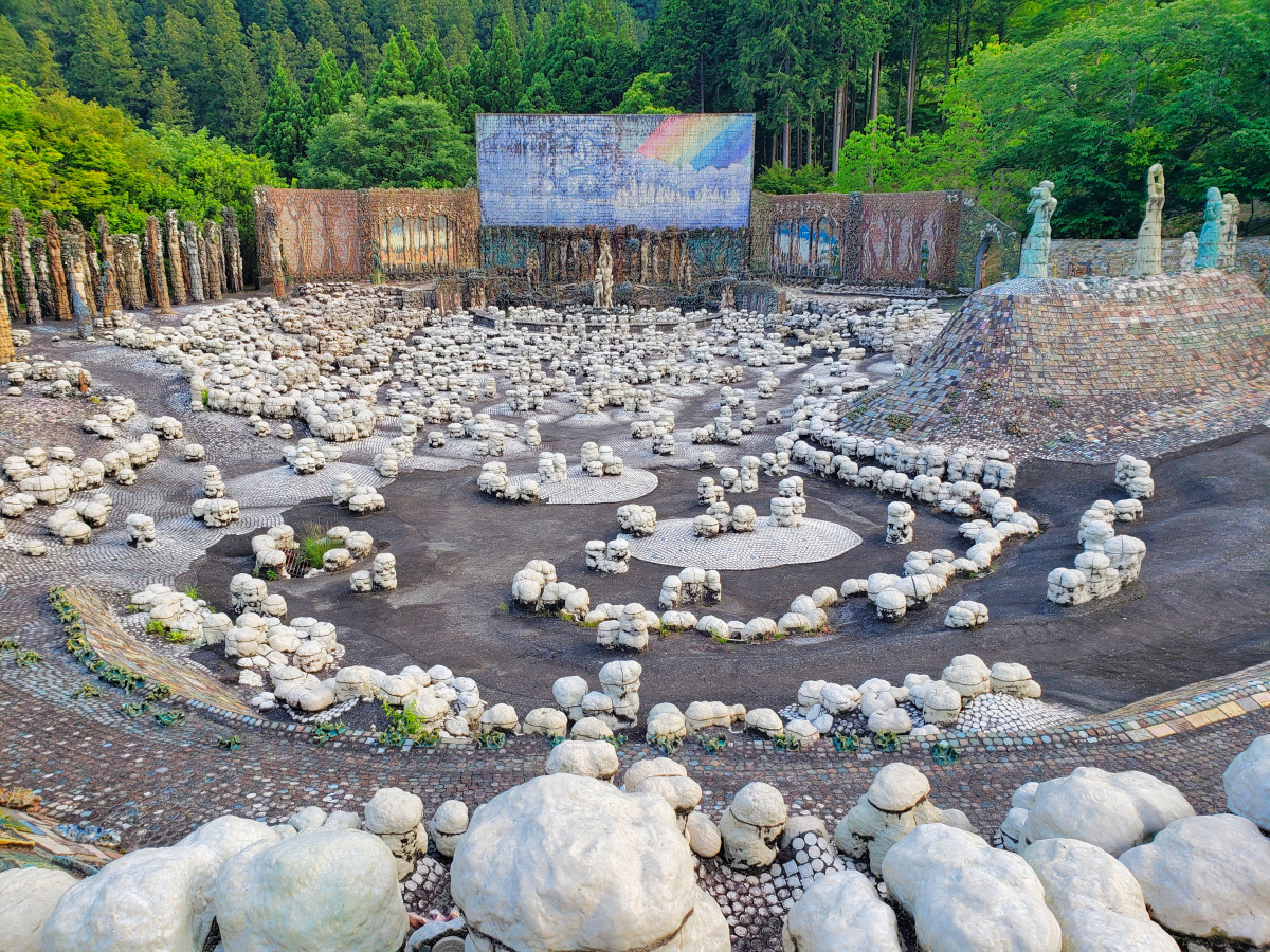ジィー　ビンテージ牧草地風景陶板ラスト。Kumko 閉鎖時はお電話を!【陶芸空間 虹の泉】2025年の現在の定休日/営業時間