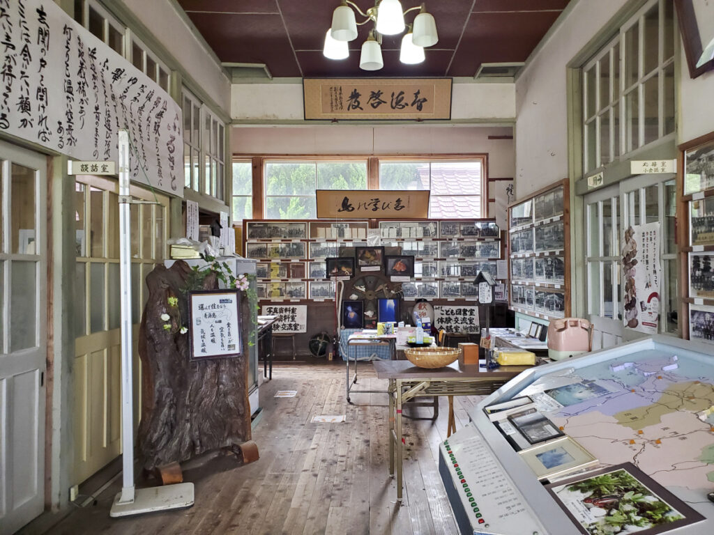 青海島共和国（旧青海小学校） 山口県