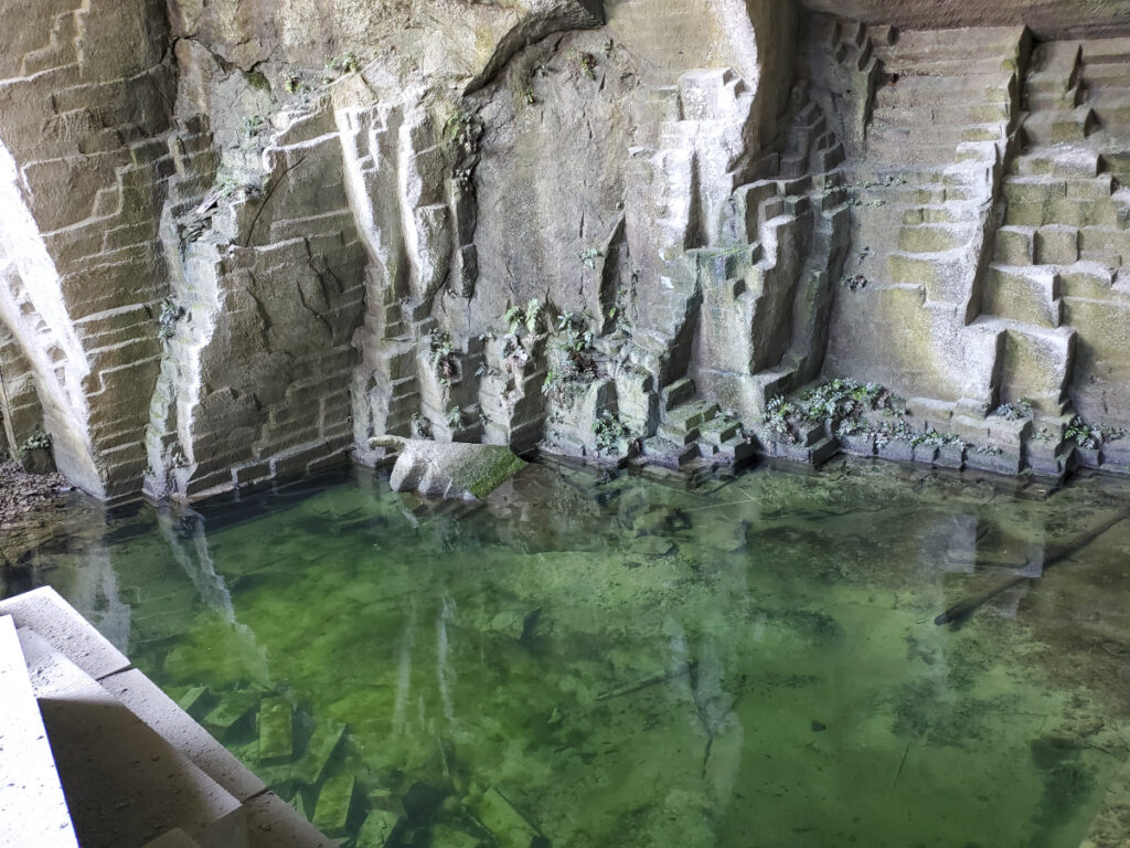 福光石 石切り場 島根県