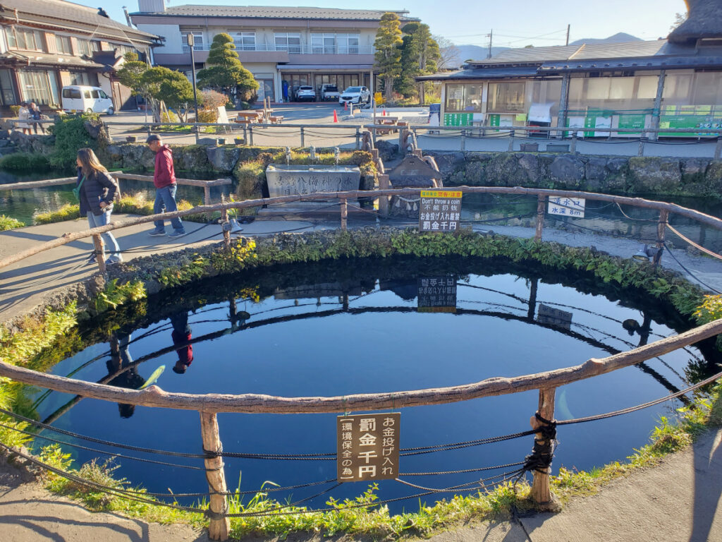 忍野八海 中池 山梨県