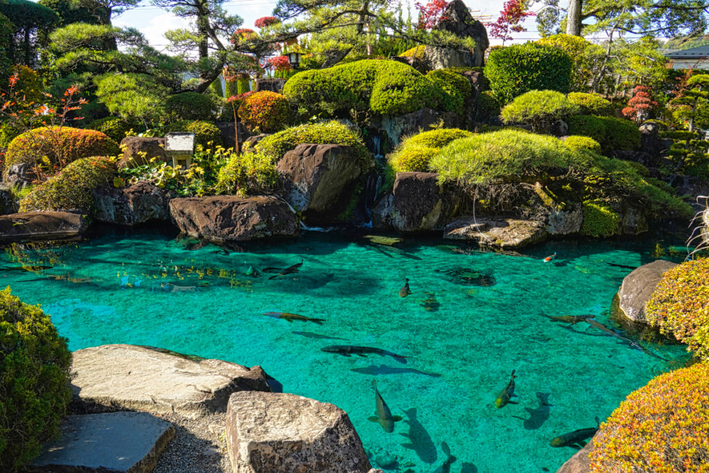 善光寺の滝と池 山梨県