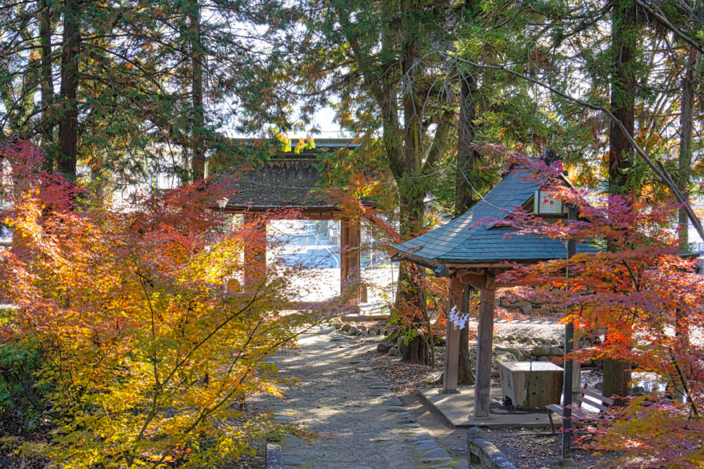 窪八幡神社(大井俣窪八幡神社) 山梨県