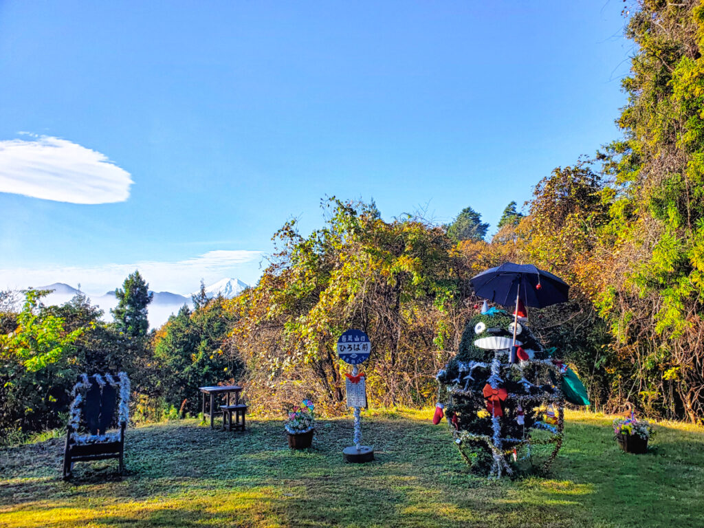 百蔵山 バス待ちトトロ 山梨県