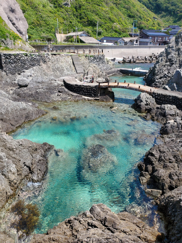 舟隠し岩 新潟県