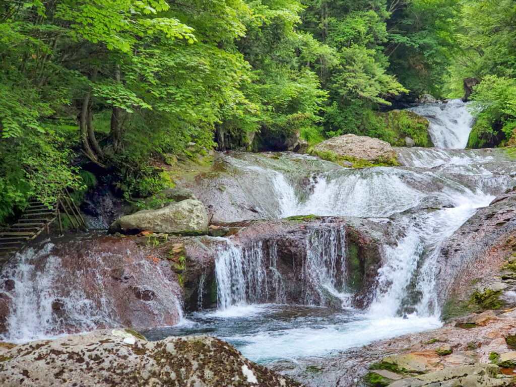おしどり隠しの滝 長野県