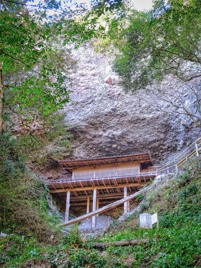 龍岩寺奥院礼堂(日本三大投入堂) 大分県