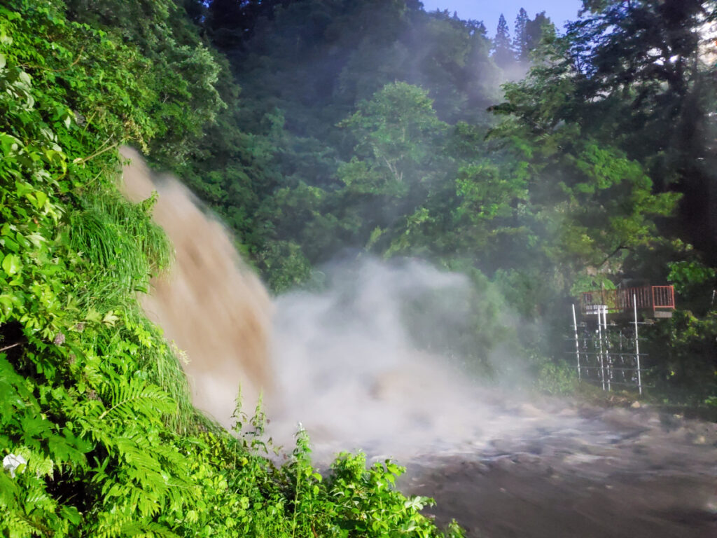 白銀の滝 山形県