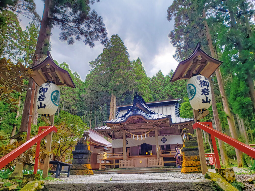 御岩神社