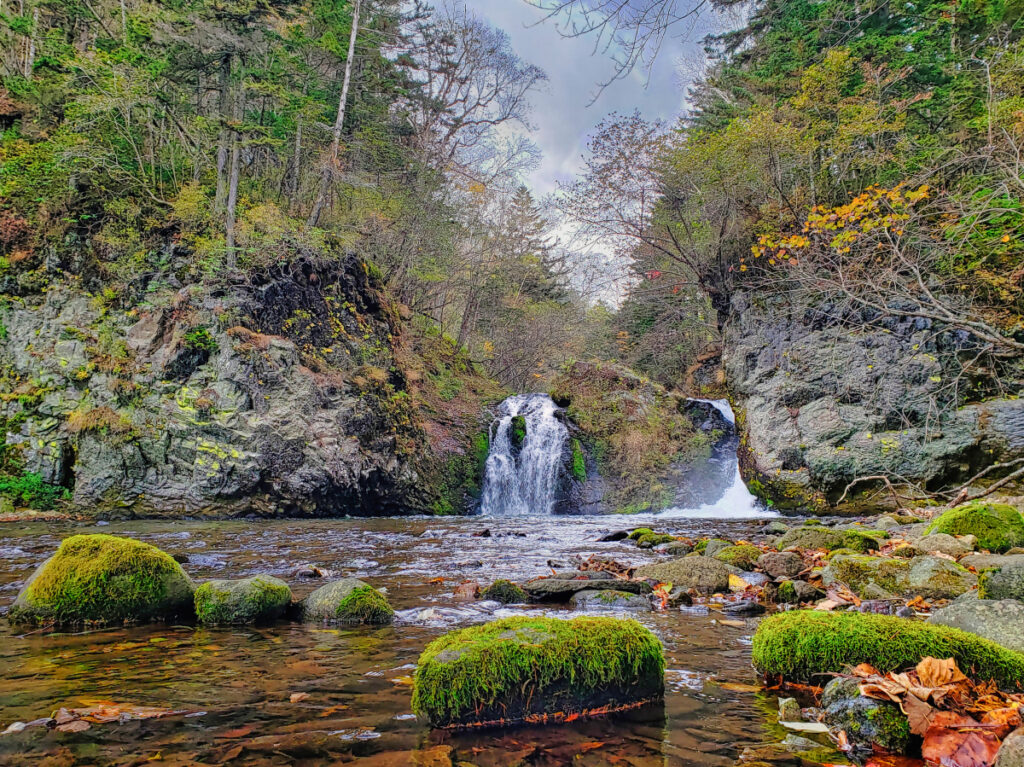 巨岩の滝 北海道