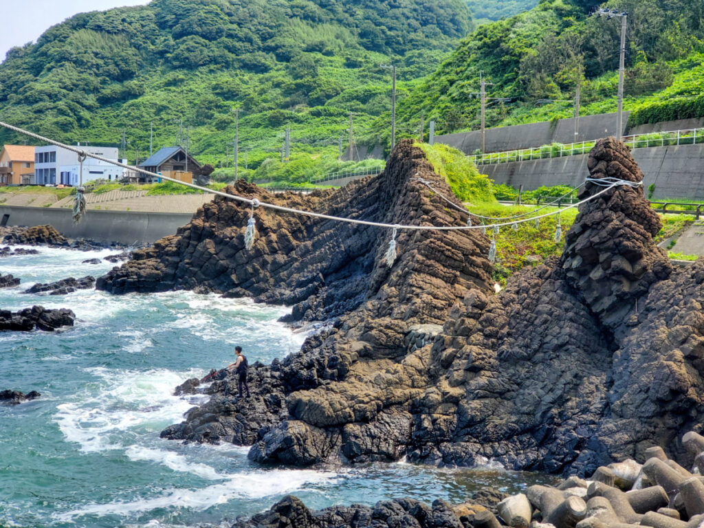 塩俵岩 山形県