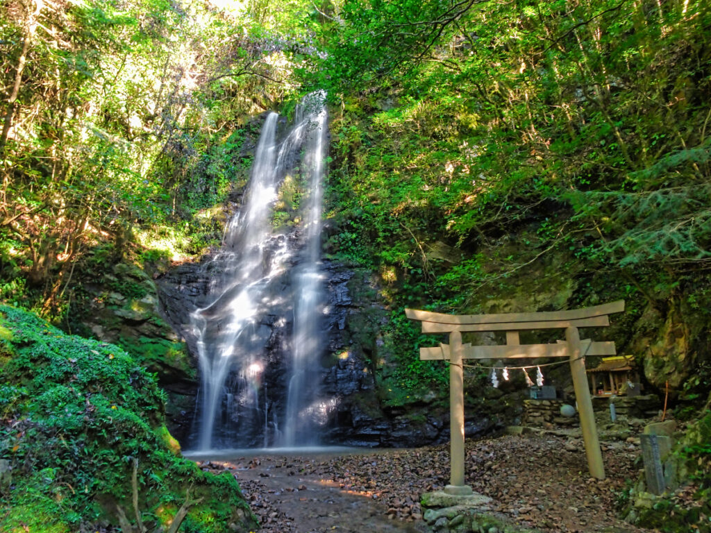 速開都比売神社(青い鳥居) 宮崎県